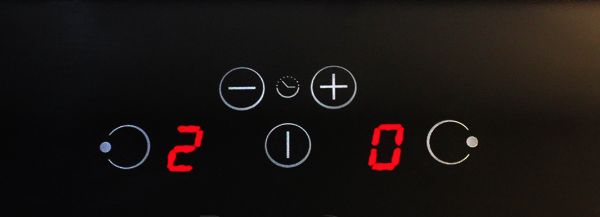 Bảng điều khiển của bếp không được đánh giá cao