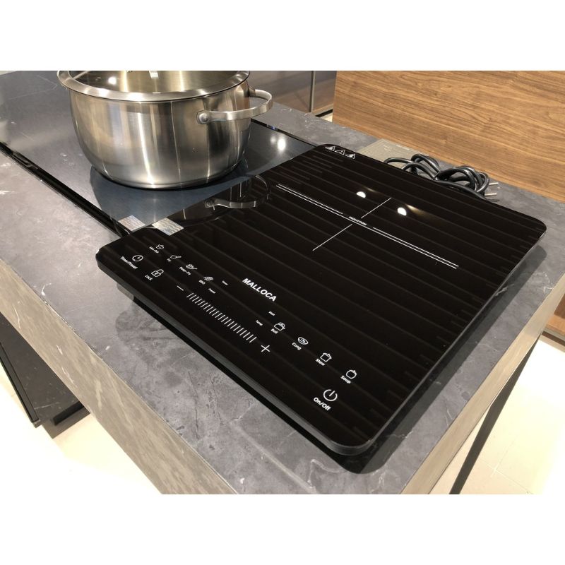 Bếp từ đơn Malloca thiết kế mỏng nhẹ dễ dàng di chuyển 