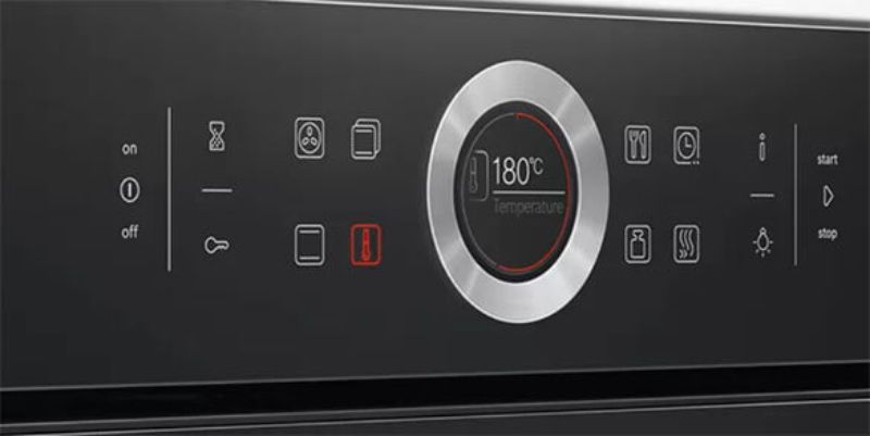 Bảng điều khiển hiện đại với màn hình TFT