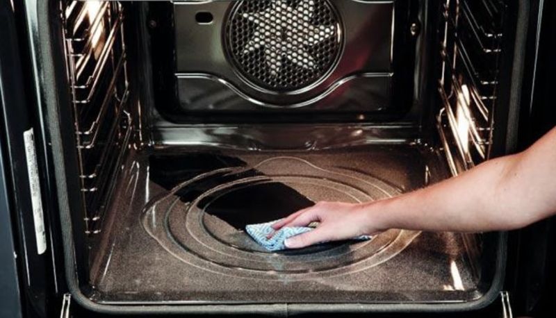 Vệ sinh lò nướng bosch khi sử dụng xong